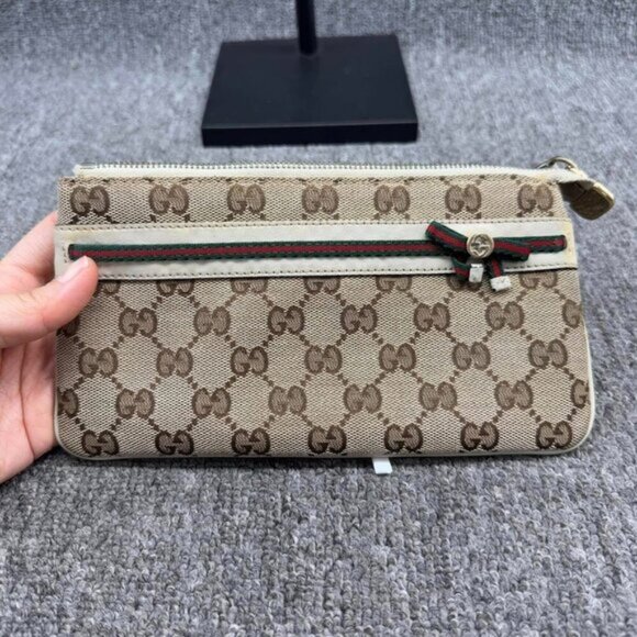 Gucci GG Leather Wristlet Bag 173-020425 - Picture 3 of 10